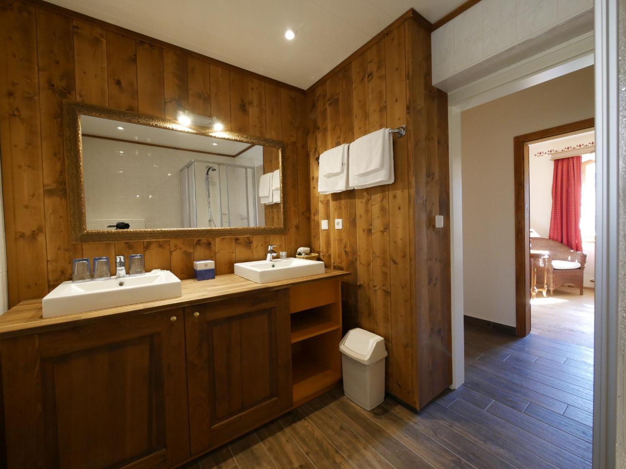 Schlosshotel Zamek Zdikov ภายนอก รูปภาพ