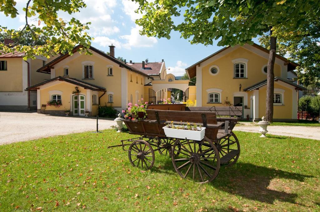 Schlosshotel Zamek Zdikov ภายนอก รูปภาพ