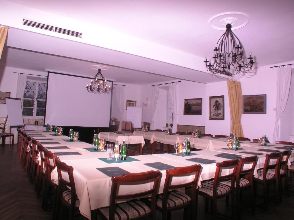 Schlosshotel Zamek Zdikov ภายนอก รูปภาพ