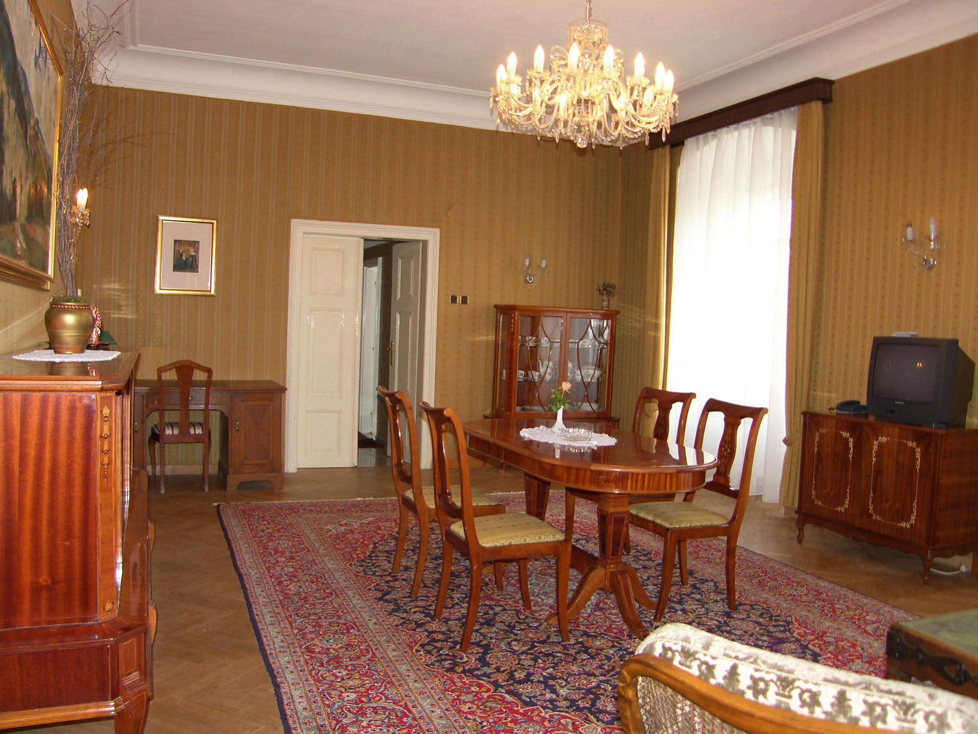 Schlosshotel Zamek Zdikov ภายนอก รูปภาพ