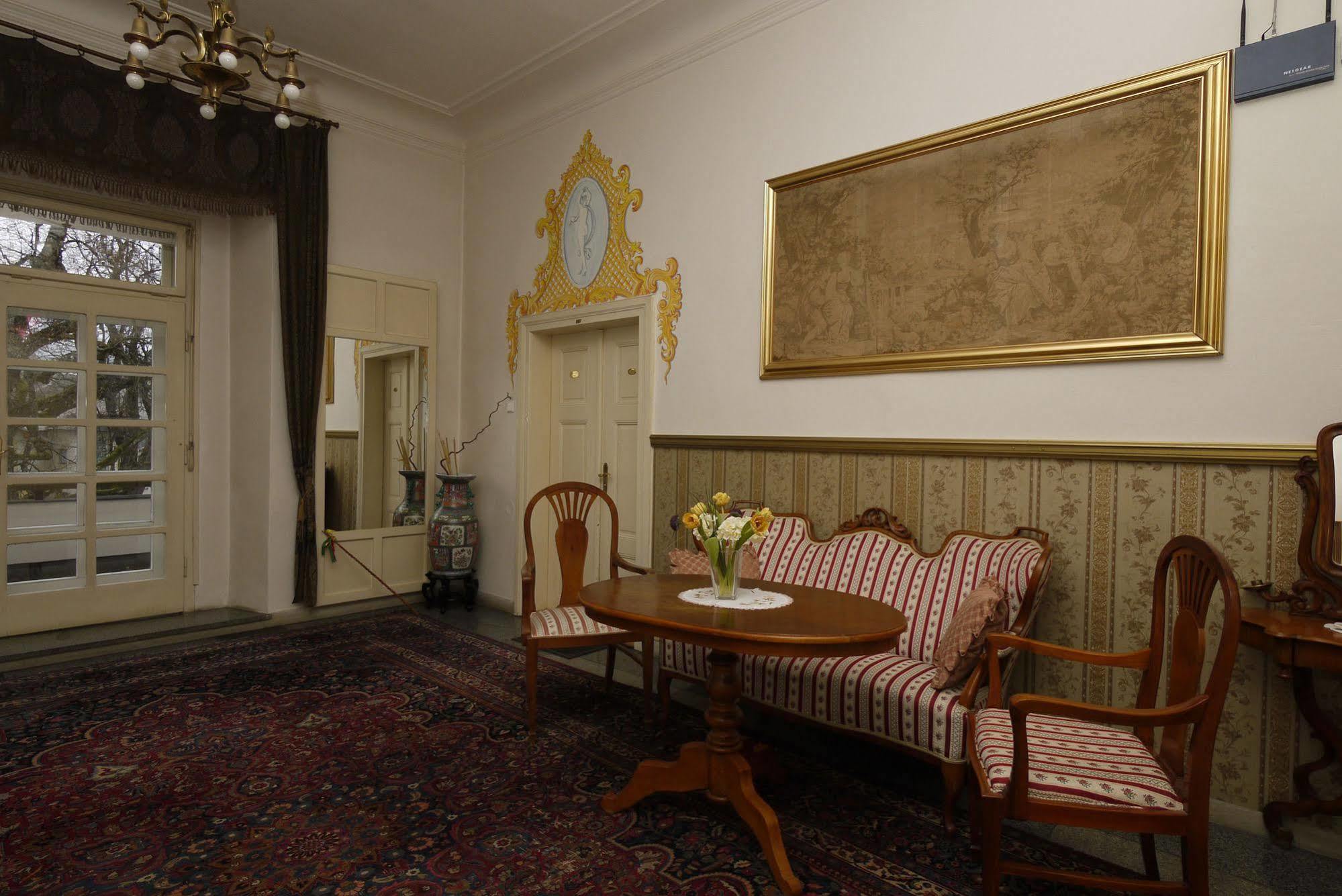 Schlosshotel Zamek Zdikov ภายนอก รูปภาพ
