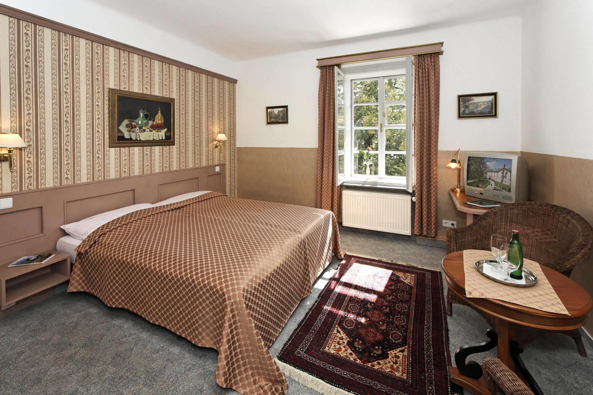 Schlosshotel Zamek Zdikov ภายนอก รูปภาพ