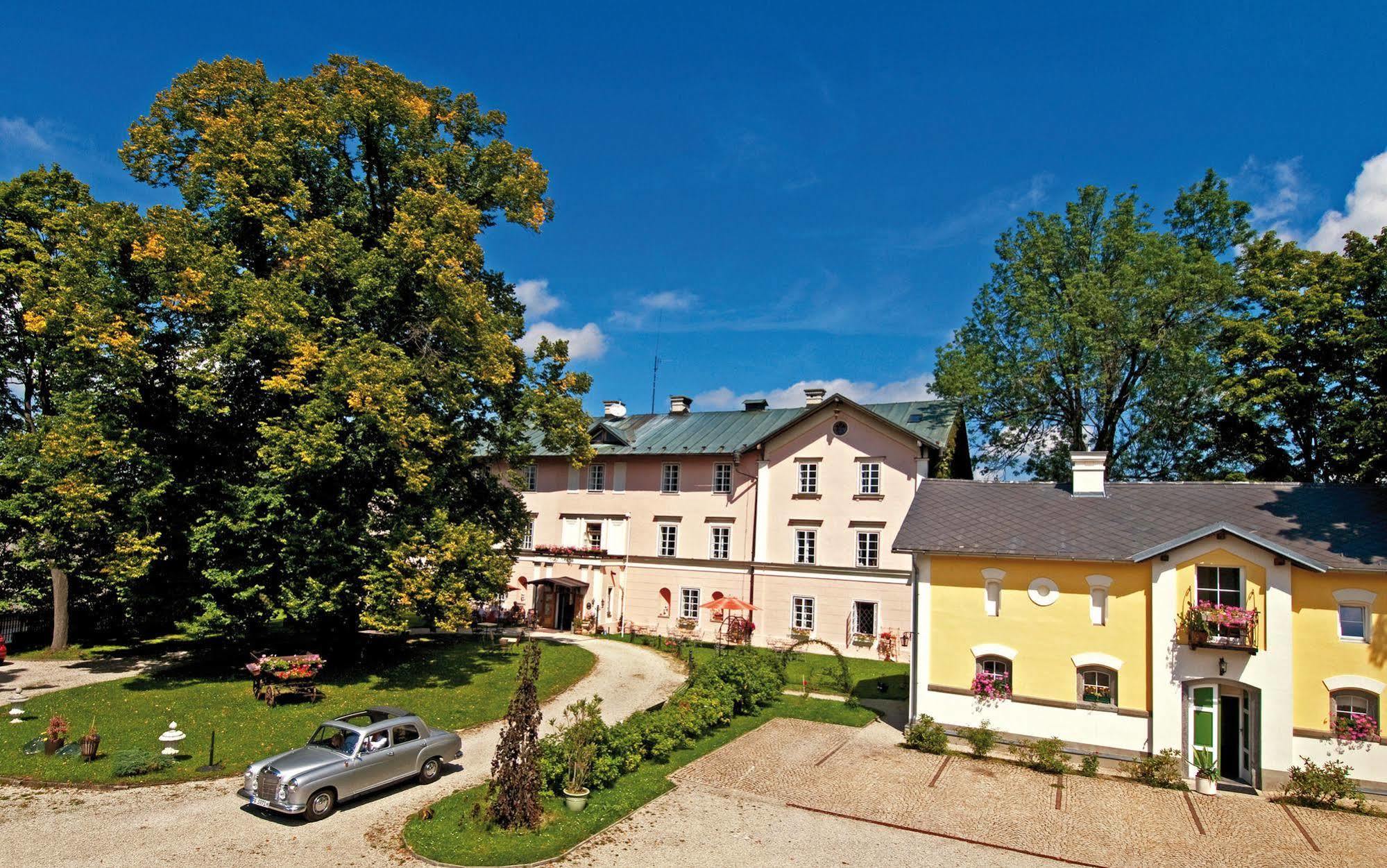 Schlosshotel Zamek Zdikov ภายนอก รูปภาพ