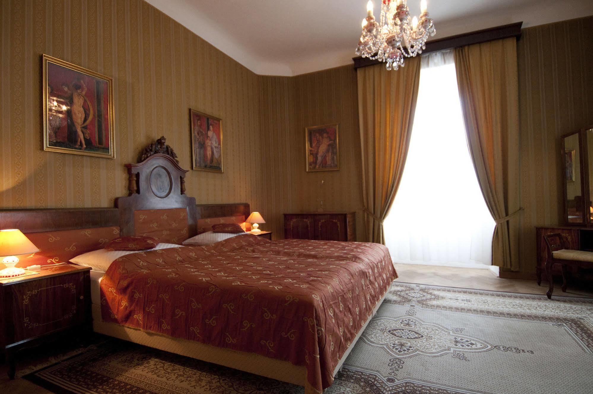 Schlosshotel Zamek Zdikov ภายนอก รูปภาพ