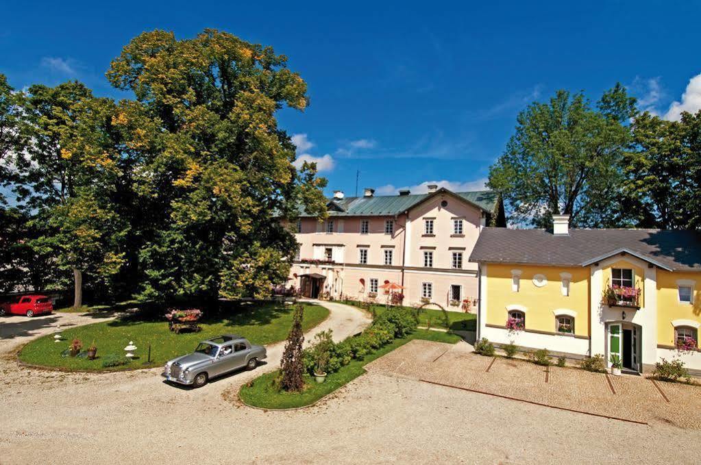 Schlosshotel Zamek Zdikov ภายนอก รูปภาพ